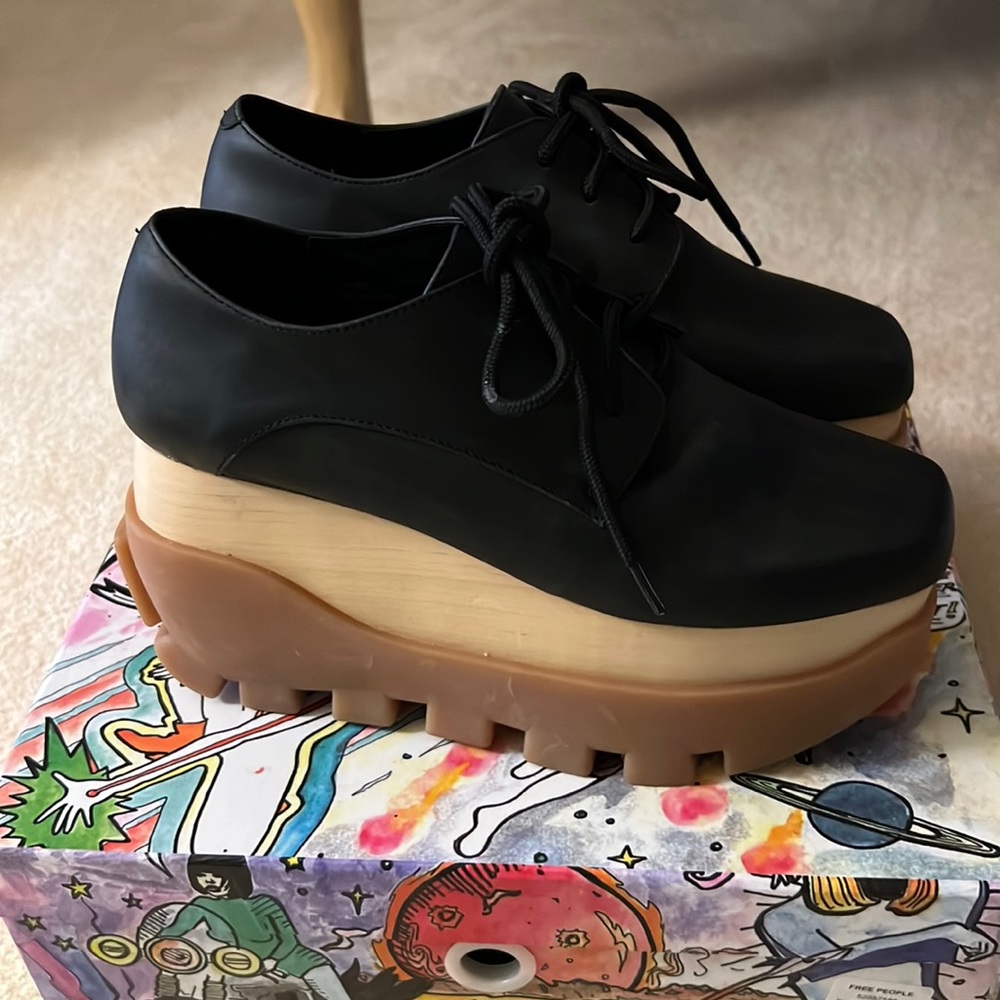Gentle used Jeffrey Campbell Distressed calf rubber platform laces ups shoes.